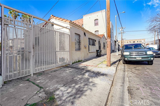 Detail Gallery Image 3 of 8 For 1321 Fedora, Los Angeles,  CA 90006 - – Beds | – Baths