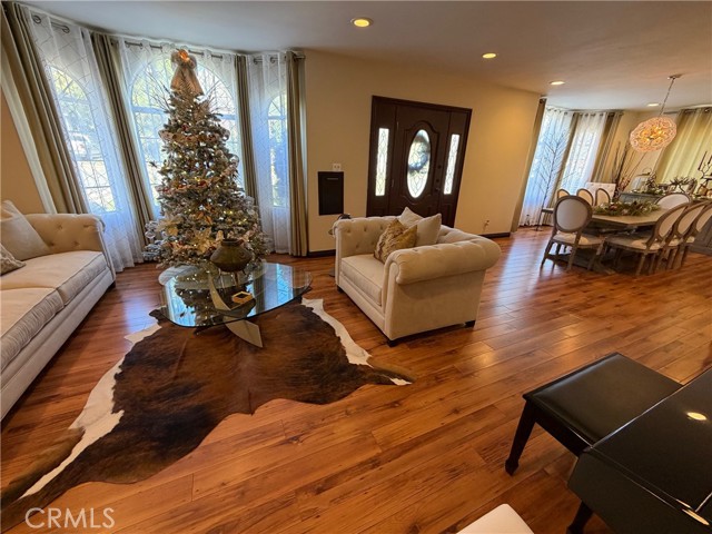 Detail Gallery Image 5 of 31 For 1958 Beverly Dr, Pasadena,  CA 91104 - 4 Beds | 4/1 Baths