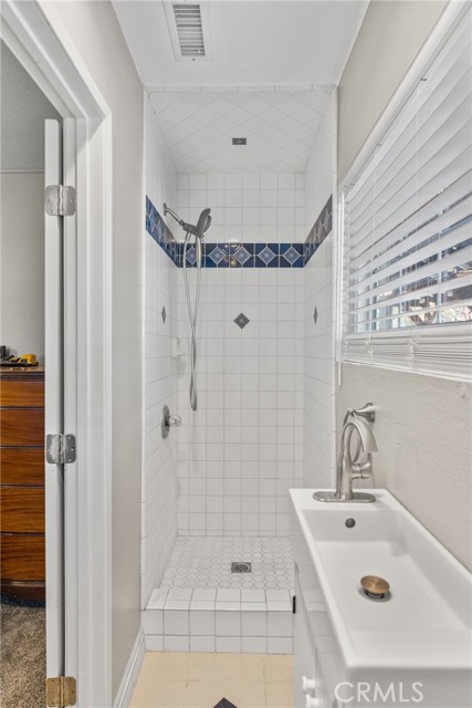 Image 18 of 43 For 5361 Cedar  