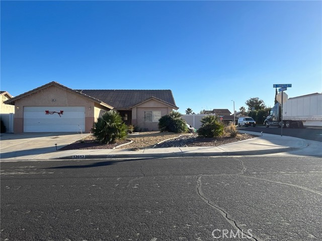 13613 Thistle St, Victorville, CA 92392