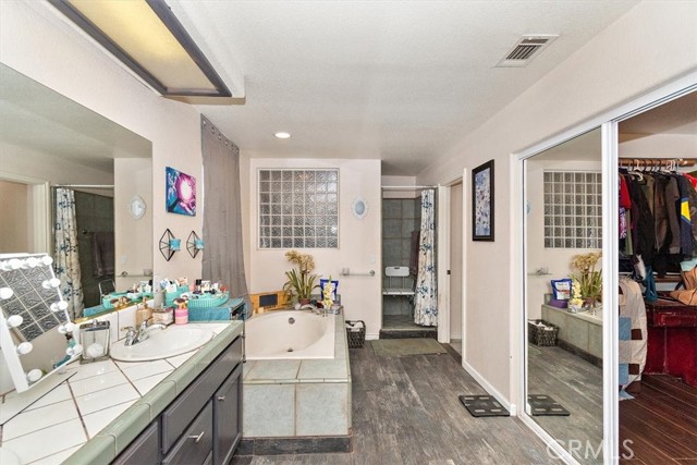 Detail Gallery Image 12 of 43 For 12730 Fir St, Oak Hills,  CA 92344 - 6 Beds | 4/1 Baths