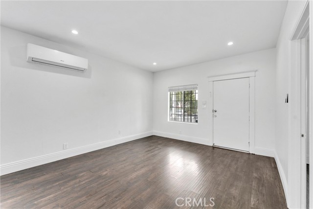 2040 Hancock Street, Los Angeles CA: https://media.crmls.org/medias/7e1f8b02-1cee-496f-9371-01eb4bbbc83f.jpg