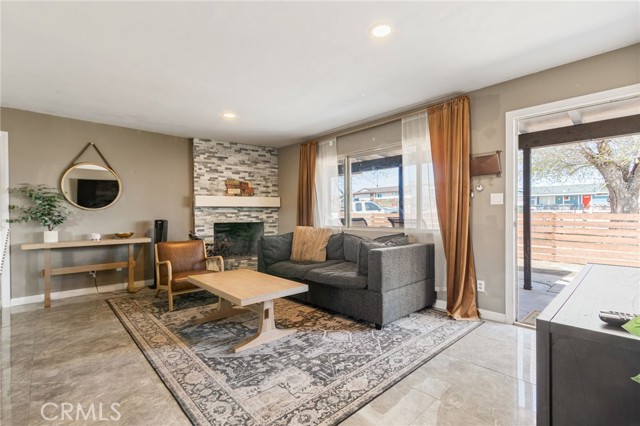 Detail Gallery Image 6 of 30 For 17909 Alder St, Hesperia,  CA 92345 - 3 Beds | 3 Baths