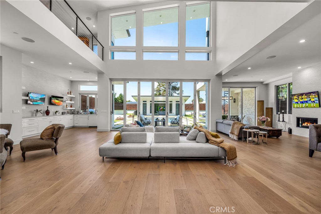 503 S Lucia Avenue — Contemporary