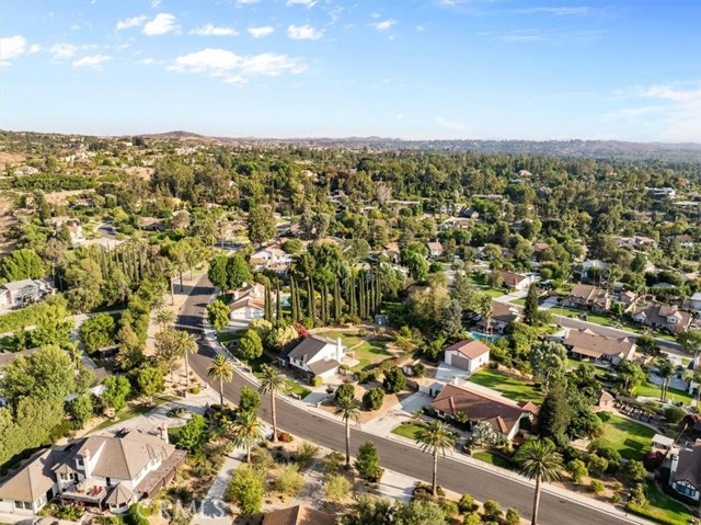 6641 Hawarden Drive, Riverside CA: https://media.crmls.org/medias/7e2012a6-0427-4d76-8bbe-5bb633d7278d.jpg