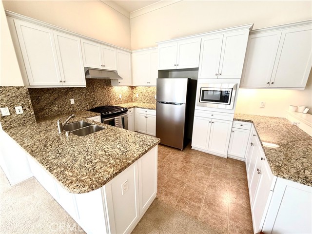 Detail Gallery Image 4 of 15 For 136 Overbrook, Irvine,  CA 92620 - 2 Beds | 2 Baths