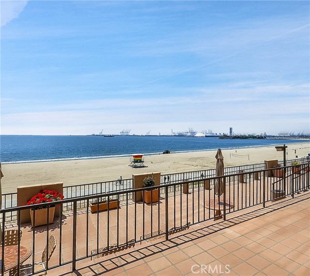 1750 E Ocean Boulevard, Long Beach CA: https://media.crmls.org/medias/7e212c6f-feed-4cb7-8f5e-4637959fe78e.jpg