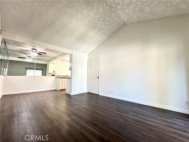 Detail Gallery Image 4 of 24 For 960 E Bonita Ave #108,  Pomona,  CA 91767 - 1 Beds | 1 Baths