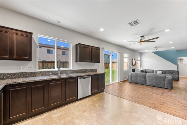 Detail Gallery Image 19 of 59 For 2517 San Madrid Way, Rosamond,  CA 93560 - 3 Beds | 2/1 Baths
