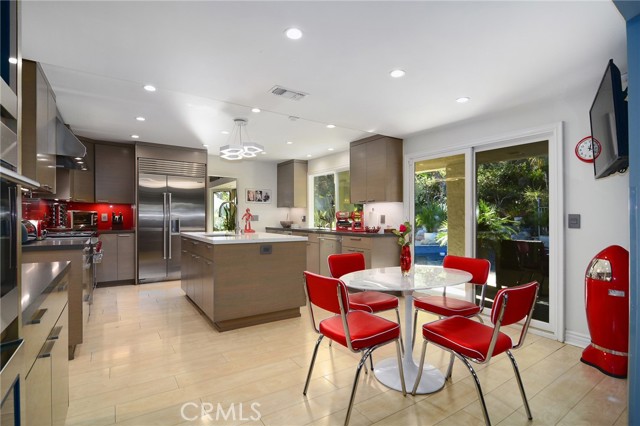 3757 Coldstream, Tarzana CA: https://media.crmls.org/medias/7e225871-cc26-45db-8521-5eac622a3186.jpg