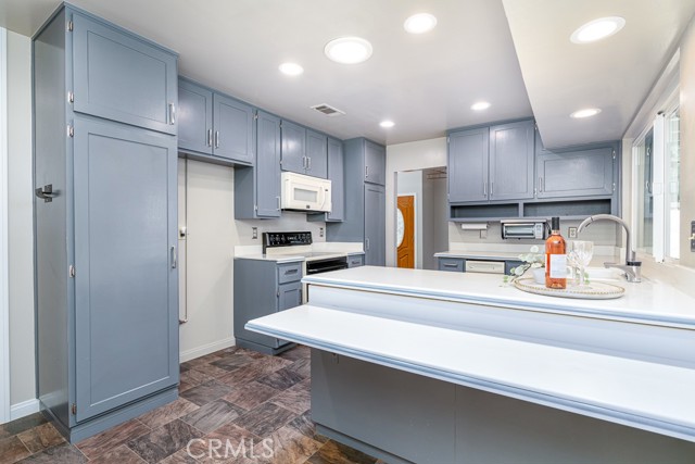 Detail Gallery Image 4 of 23 For 1429 Seven Hills, Hemet,  CA 92545 - 2 Beds | 2 Baths