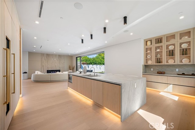 Detail Gallery Image 15 of 73 For 16728 Morrison St, Encino,  CA 91436 - 7 Beds | 6/1 Baths