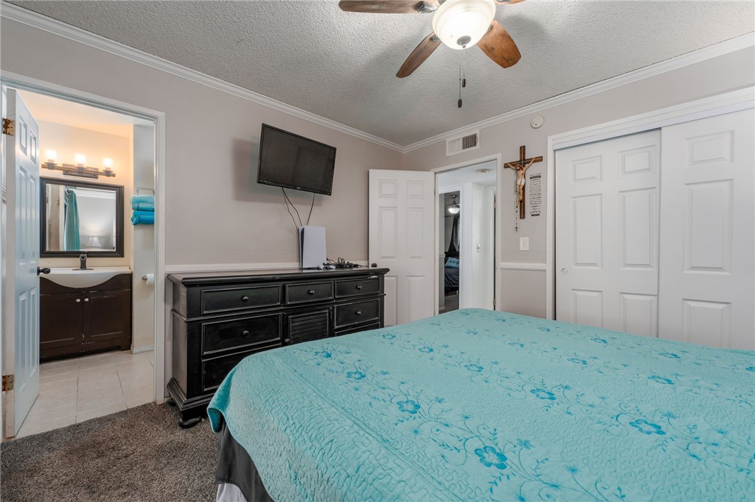 Detail Gallery Image 14 of 32 For 5805 Lisa Ct, Bakersfield,  CA 93304 - 3 Beds | 2 Baths