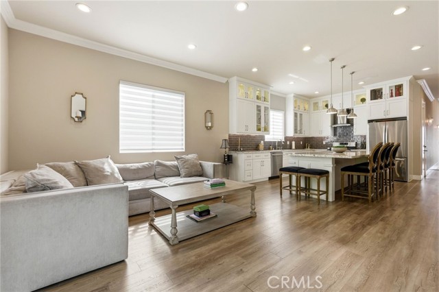 Detail Gallery Image 21 of 48 For 6450 Teesdale Ave, North Hollywood,  CA 91606 - 3 Beds | 3 Baths