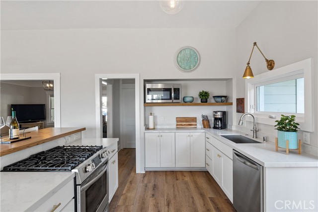 Detail Gallery Image 5 of 15 For 732 Poli St, Ventura,  CA 93001 - 5 Beds | 4 Baths
