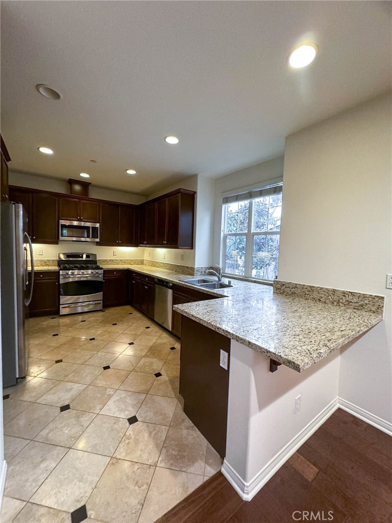 https://media.crmls.org/medias/7e272a6f-00dc-4329-9ed7-7f330cf185c2.jpg?preset=X-Large