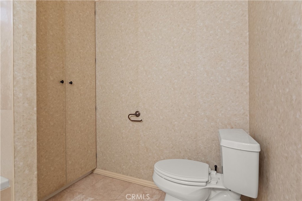https://media.crmls.org/medias/7e27643e-57bd-4a10-b294-00c1e9521644.jpg?preset=X-Large