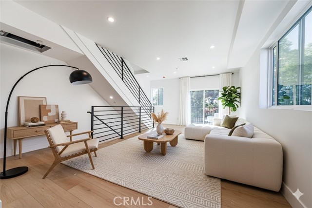 Detail Gallery Image 12 of 75 For 5209 W 20th, Los Angeles,  CA 90016 - – Beds | – Baths