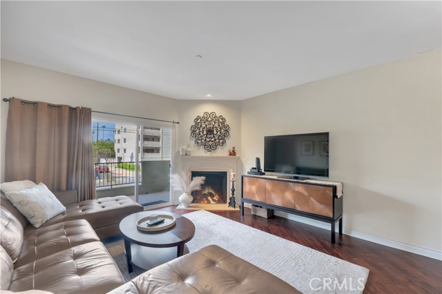 13200 Moorpark Street, Sherman Oaks CA: https://media.crmls.org/medias/7e2875df-0f0a-43fe-967d-04fb6ddabac0.jpg