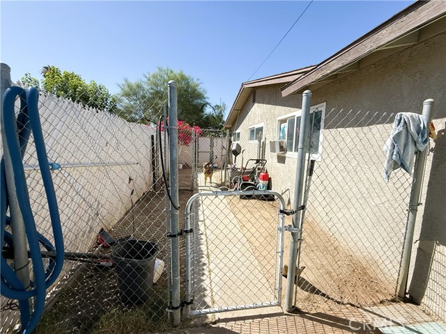 Detail Gallery Image 29 of 40 For 1320 White Ln, Bakersfield,  CA 93307 - 4 Beds | 2 Baths