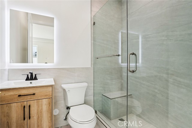 Detail Gallery Image 16 of 51 For 14931 Vose St, Van Nuys,  CA 91405 - 7 Beds | 6/1 Baths