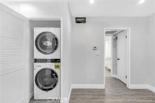 Detail Gallery Image 5 of 9 For 18543 Clark St #209,  Tarzana,  CA 91356 - 1 Beds | 1 Baths