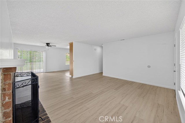 Detail Gallery Image 4 of 16 For 24404 Chippewa, Moreno Valley,  CA 92557 - 4 Beds | 2 Baths