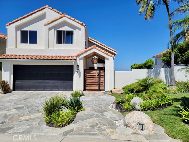 Welcome home, located in private gated community!
