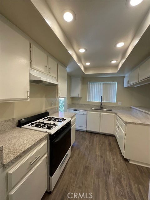 Detail Gallery Image 14 of 17 For 16841 Lynn Ln #B,  Huntington Beach,  CA 92649 - 2 Beds | 2 Baths