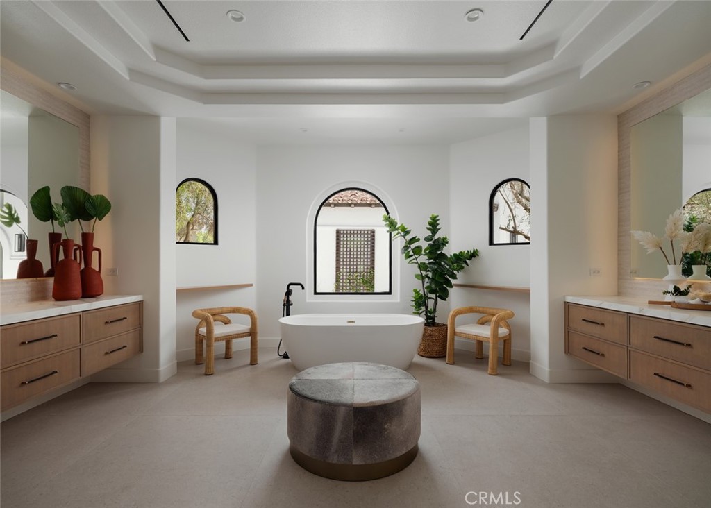 https://media.crmls.org/medias/7e2cf6d6-4138-4976-95e2-965f9e7ea686.jpg?preset=X-Large