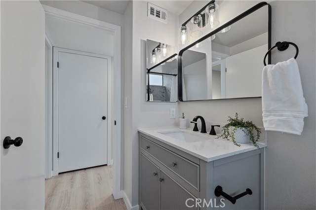 Detail Gallery Image 26 of 49 For 18838 Cabral, Canyon Country,  CA 91351 - 4 Beds | 3 Baths