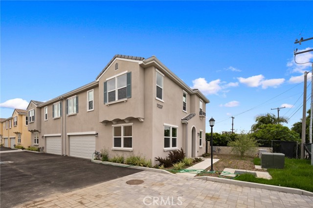 Detail Gallery Image 4 of 34 For 11237 Gladhill Rd #4,  Whittier,  CA 90604 - 3 Beds | 2/1 Baths