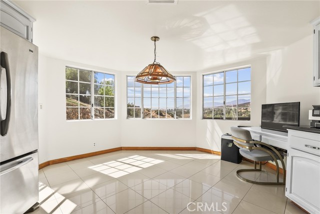 Detail Gallery Image 13 of 47 For 9658 Wheatland Ave, Sunland,  CA 91040 - 4 Beds | 4 Baths