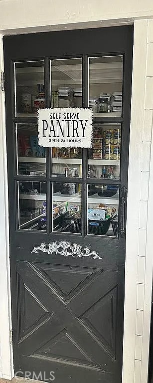 https://media.crmls.org/medias/7e2ee2b7-d4b0-4f08-aca7-f34d729e8a3d.jpg?preset=X-Large
