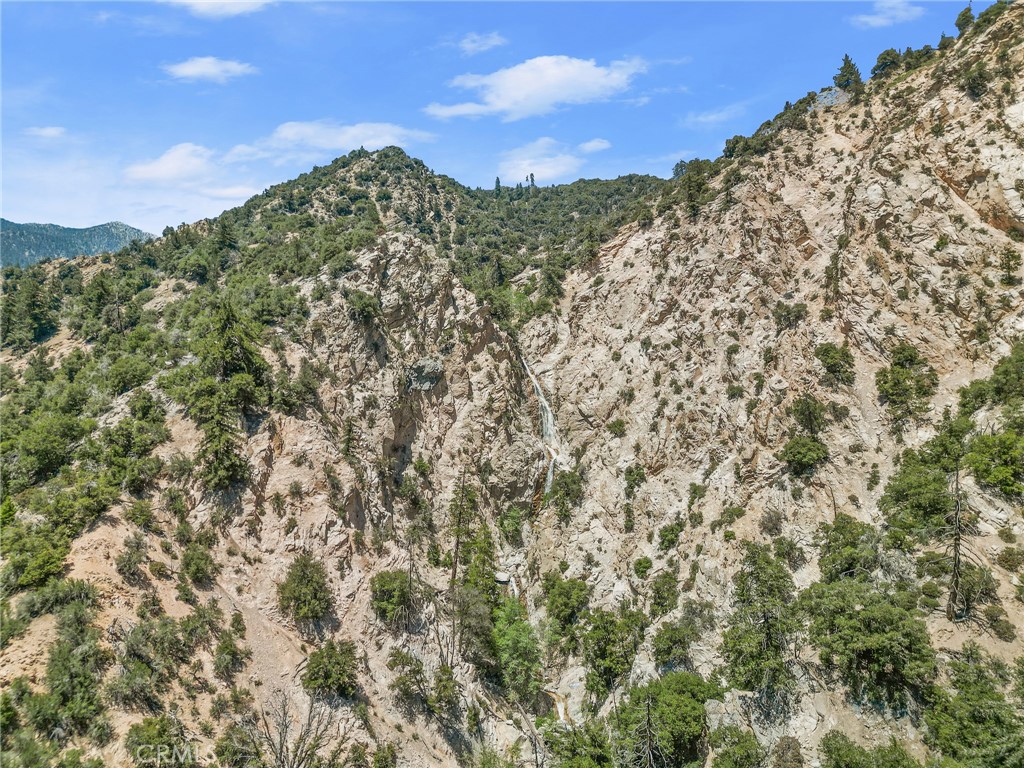 https://media.crmls.org/medias/7e2fe3bd-b104-4cd7-a359-79310e050cd8.jpg?preset=X-Large