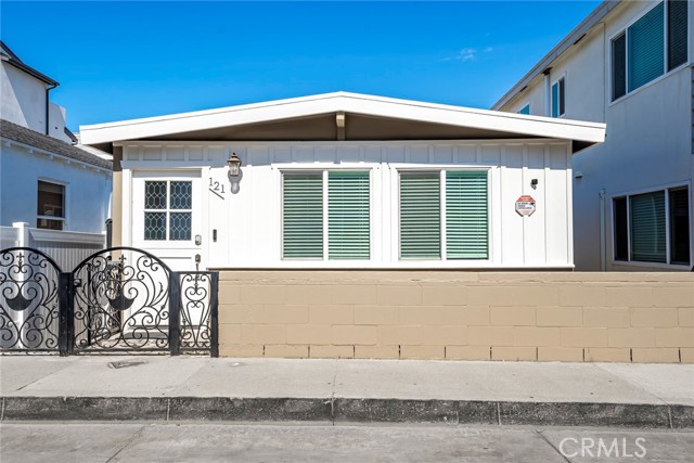 Detail Gallery Image 2 of 20 For 121 25th, Newport Beach,  CA 92663 - 3 Beds | 2 Baths