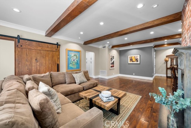 Detail Gallery Image 9 of 52 For 1167 Roxbury Dr #103,  Los Angeles,  CA 90035 - 2 Beds | 4/1 Baths