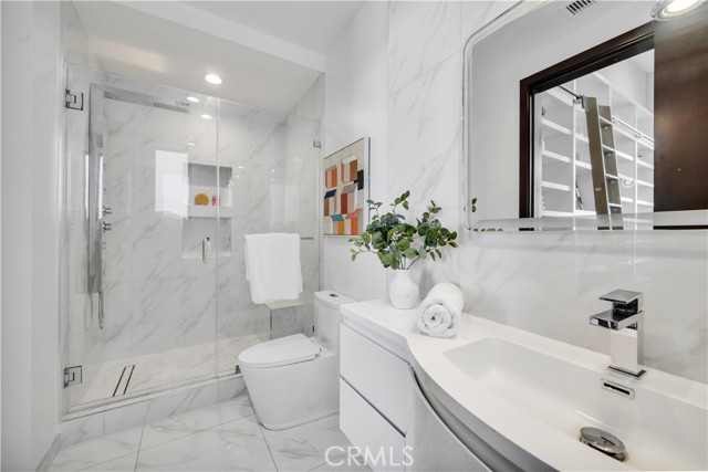 332 Avenue E, Redondo Beach, California 90277, 5 Bedrooms Bedrooms, ,6 BathroomsBathrooms,Residential,For Sale,Avenue E,SB26070979