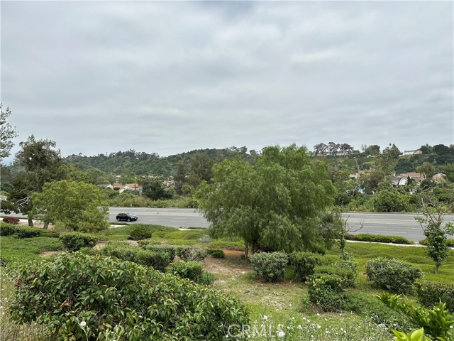 22142 Summit Hill Drive, Lake Forest CA: https://media.crmls.org/medias/7e31927c-d121-4b9f-a38b-46ce7837d14a.jpg
