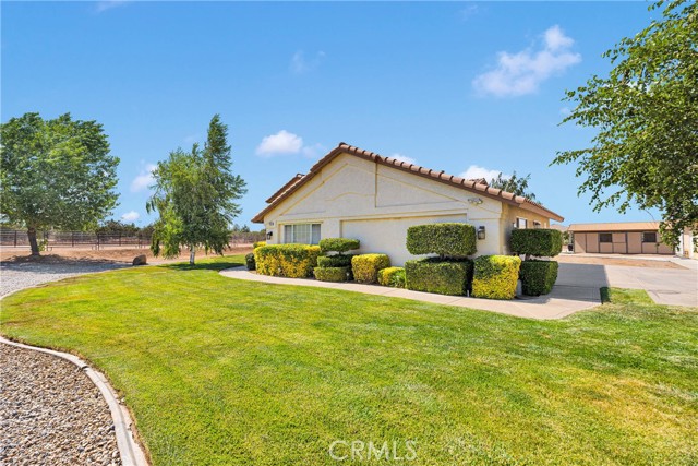 12958 Ranchero Road, Oak Hills CA: https://media.crmls.org/medias/7e324a94-80bf-4494-8a7e-b7f66a4bac58.jpg