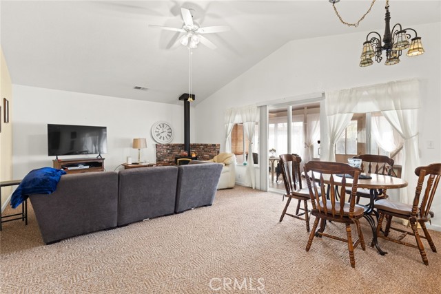 Detail Gallery Image 7 of 38 For 1917 Feather, Oroville,  CA 95965 - 3 Beds | 2 Baths