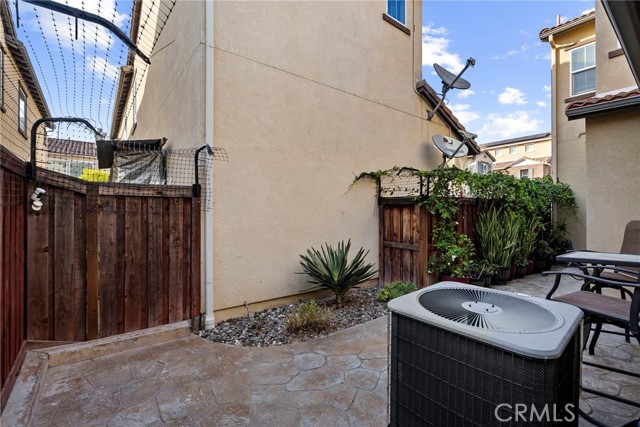 341 W Pebble Creek Lane, Orange CA: https://media.crmls.org/medias/7e32d0f8-a6ea-43a7-b95e-ff933b21e051.jpg