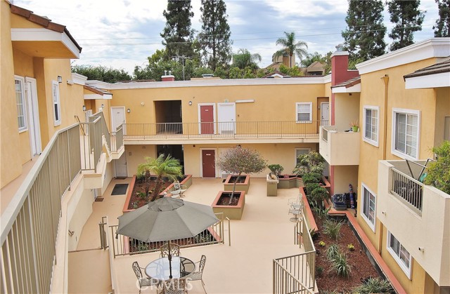 Detail Gallery Image 6 of 24 For 1215 E San Antonio Dr, Long Beach,  CA 90807 - 2 Beds | 2 Baths