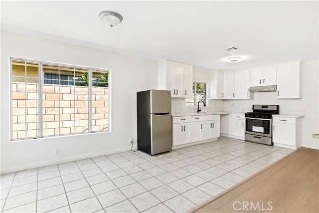 Detail Gallery Image 14 of 33 For 823 E 3rd St, Pomona,  CA 91766 - 4 Beds | 2 Baths