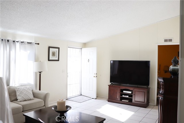 Detail Gallery Image 2 of 21 For 1560 Otterbein Ave #20,  Rowland Heights,  CA 91748 - 4 Beds | 2 Baths