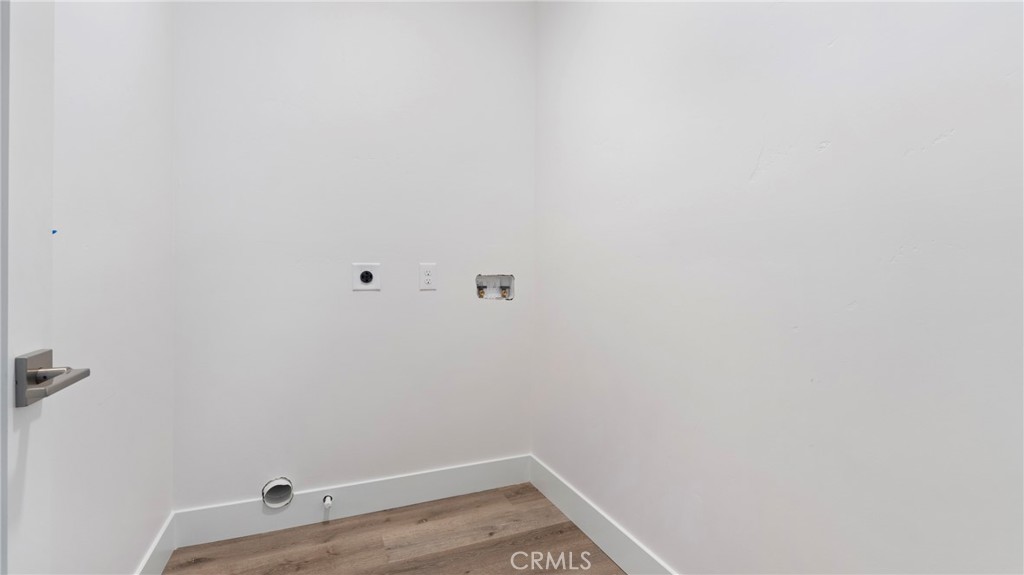 https://media.crmls.org/medias/7e3504db-4aed-40e4-b4ef-c900e45fe294.jpg?preset=X-Large