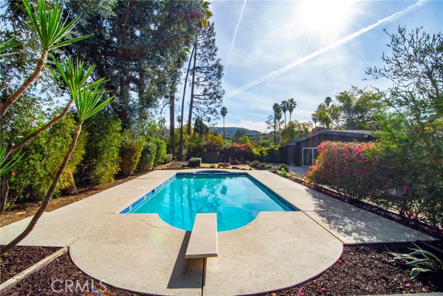 Detail Gallery Image 36 of 40 For 4614 Sendero Pl, Tarzana,  CA 91356 - 5 Beds | 3/1 Baths