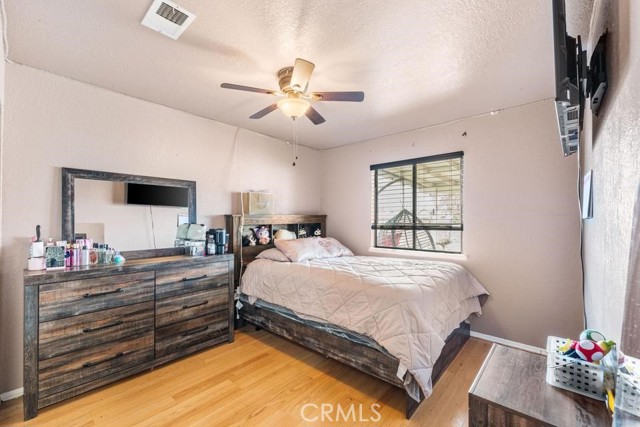 Detail Gallery Image 9 of 14 For 1827 Louise, Lancaster,  CA 93534 - 4 Beds | 2 Baths