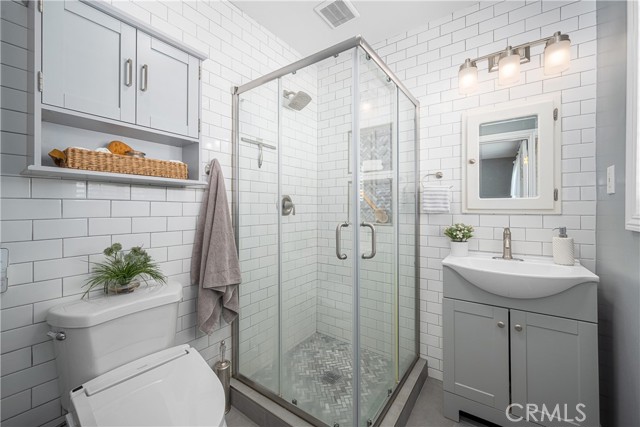 Detail Gallery Image 38 of 55 For 5530 E Mezzanine Way, Long Beach,  CA 90808 - 4 Beds | 3/1 Baths