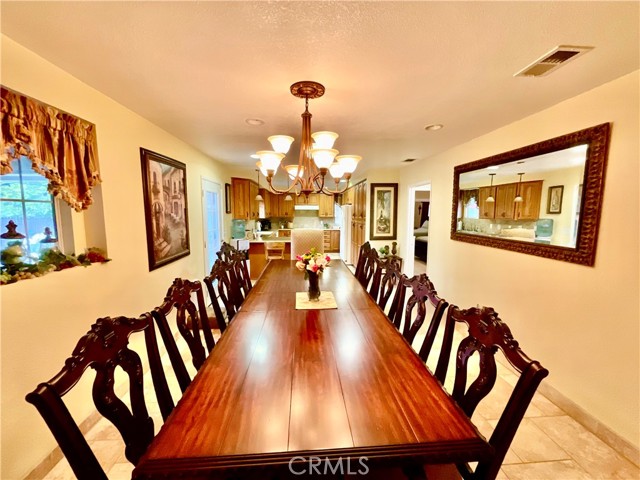 10195 Shangri La Avenue, Hesperia CA: https://media.crmls.org/medias/7e35f635-2c45-4392-842c-f3dd38121f84.jpg